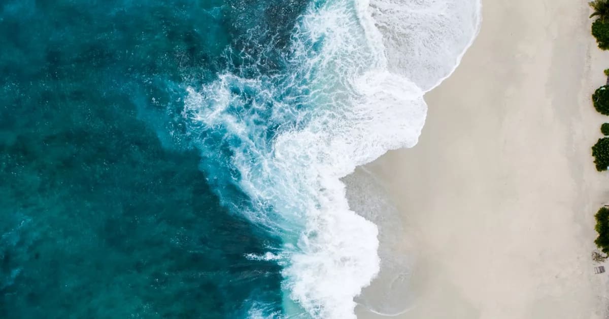 ocean waves crashing on shore